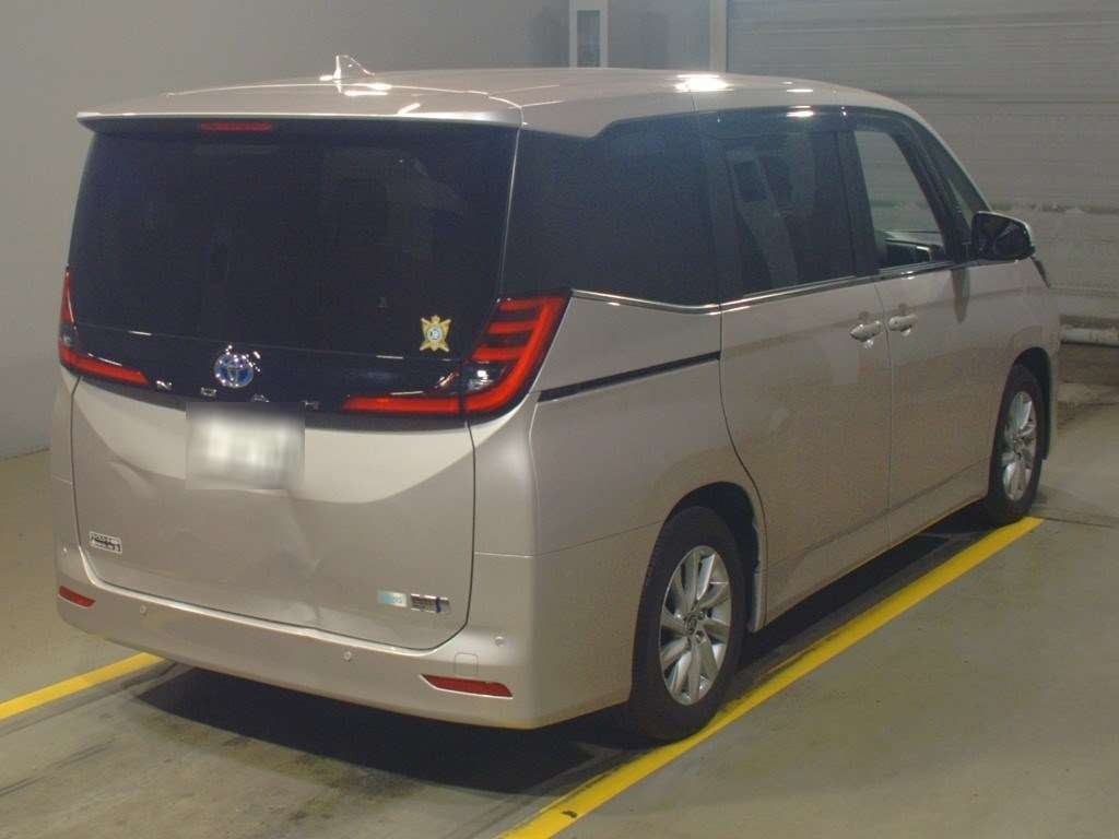 TOYOTA NOAH HYBRID Z Thumbnail 2