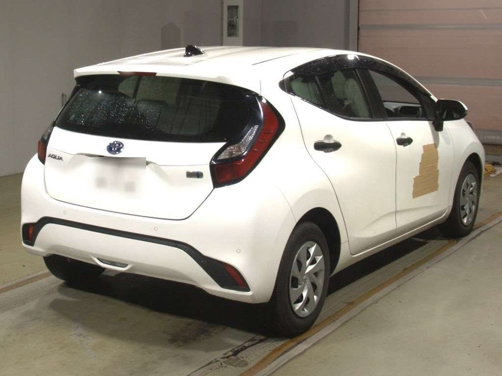 TOYOTA AQUA B Thumbnail 2