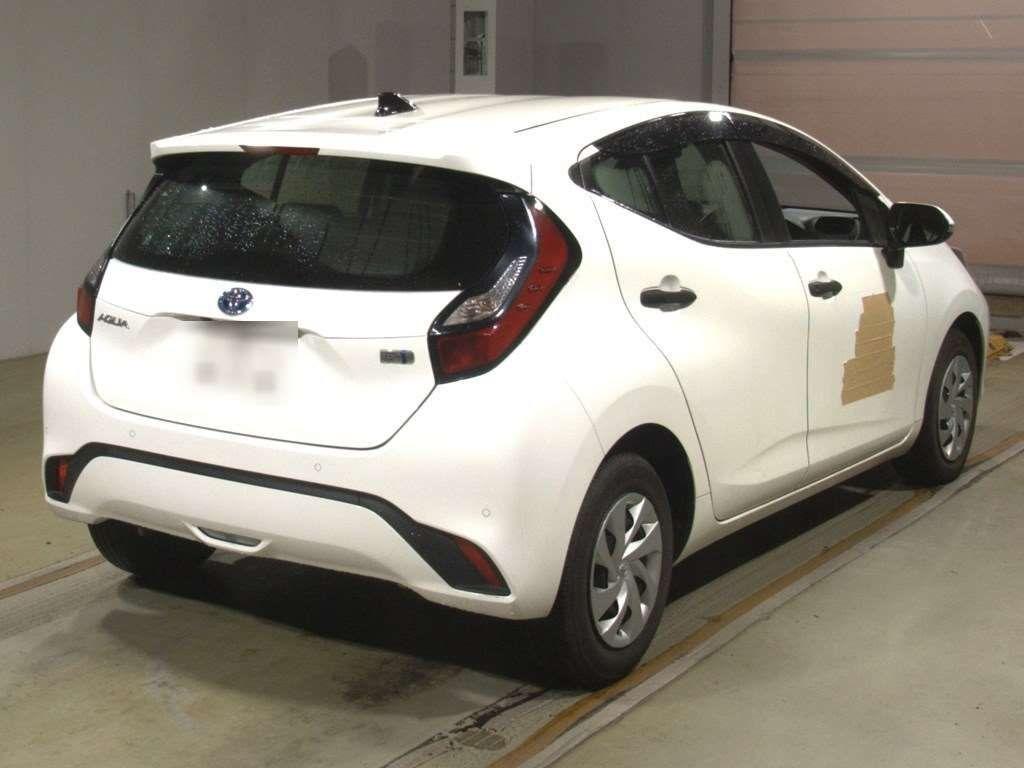 TOYOTA AQUA B Image 2