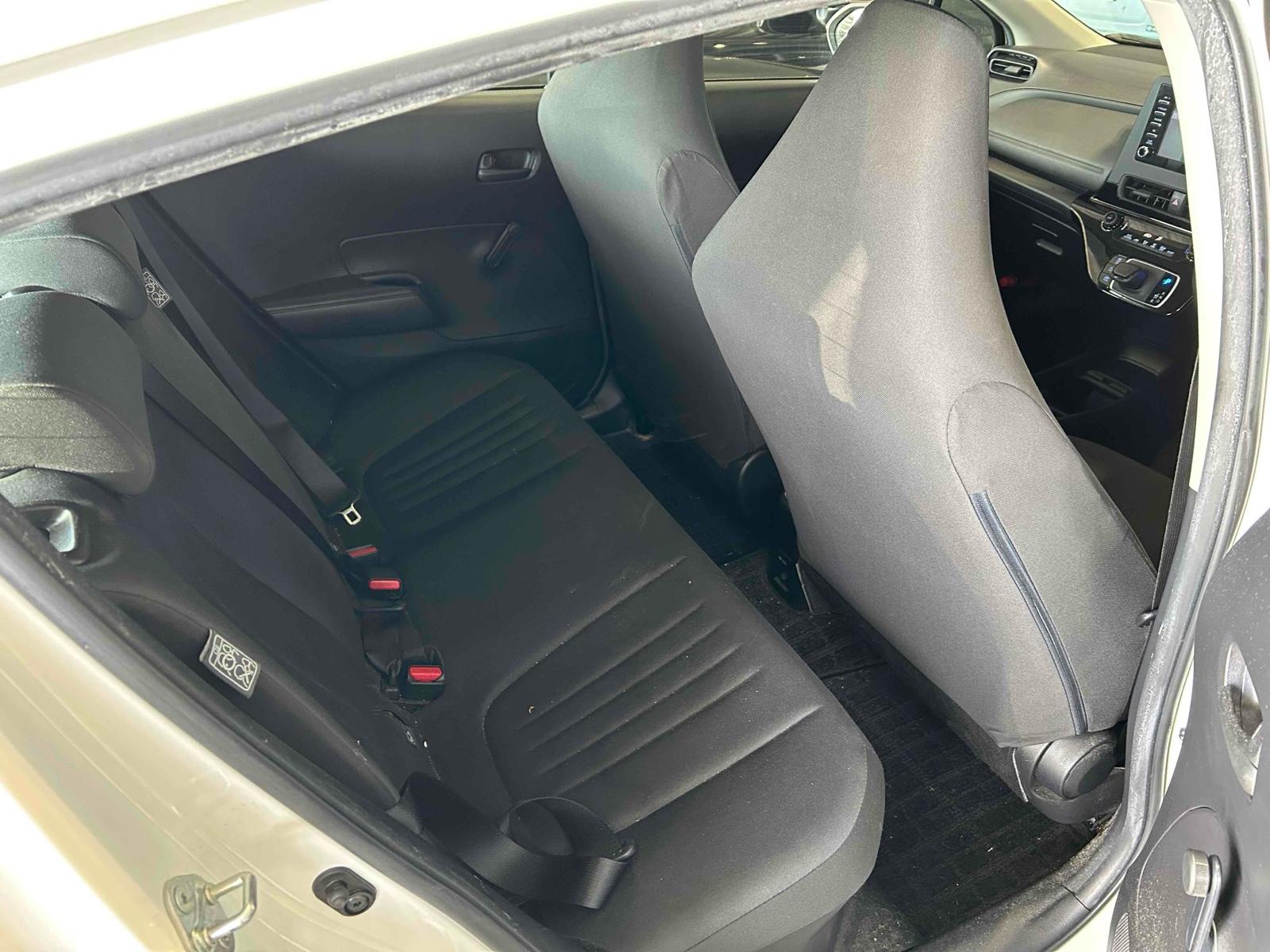 TOYOTA AQUA B Image 14