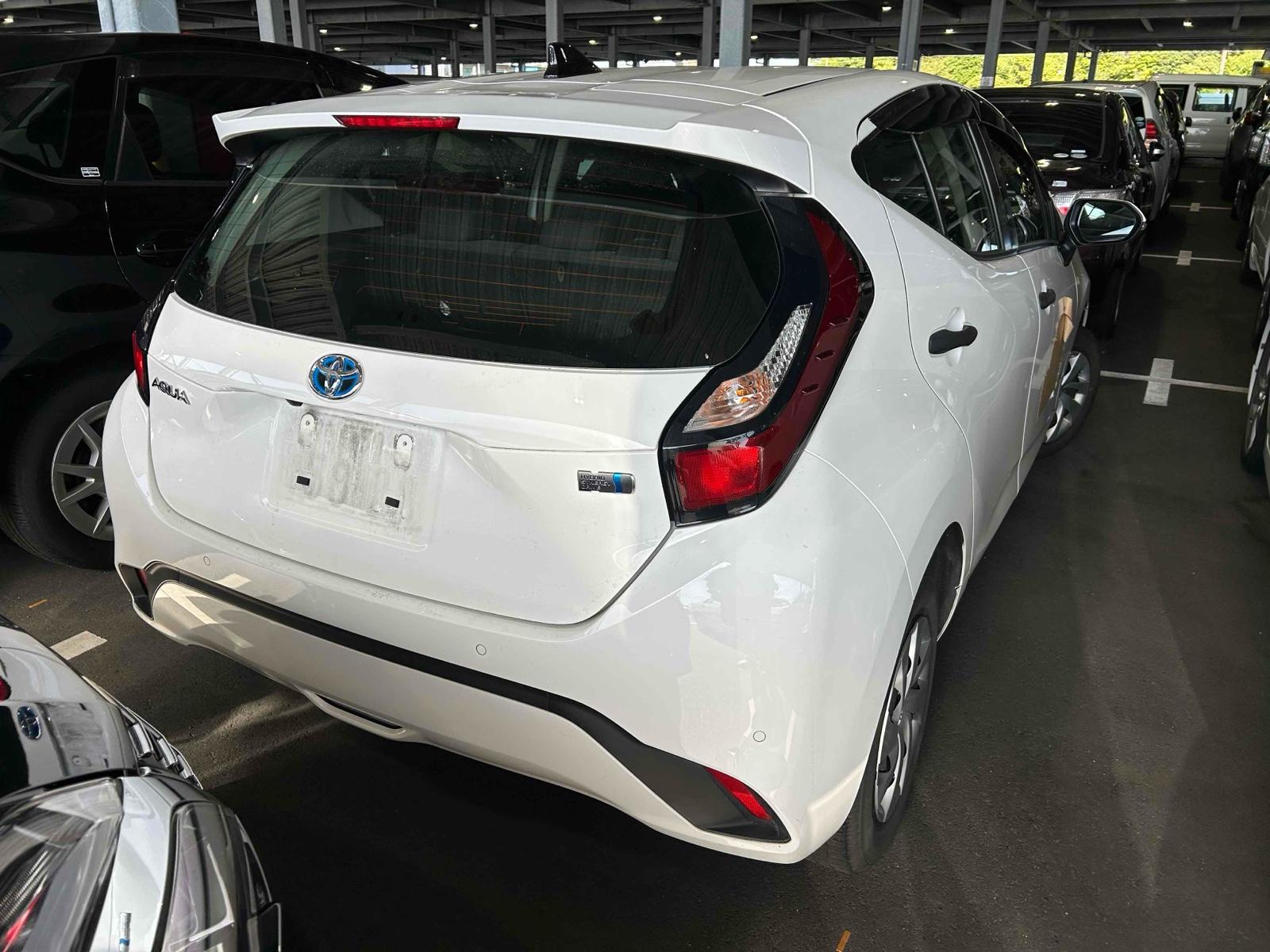 TOYOTA AQUA B Image 10