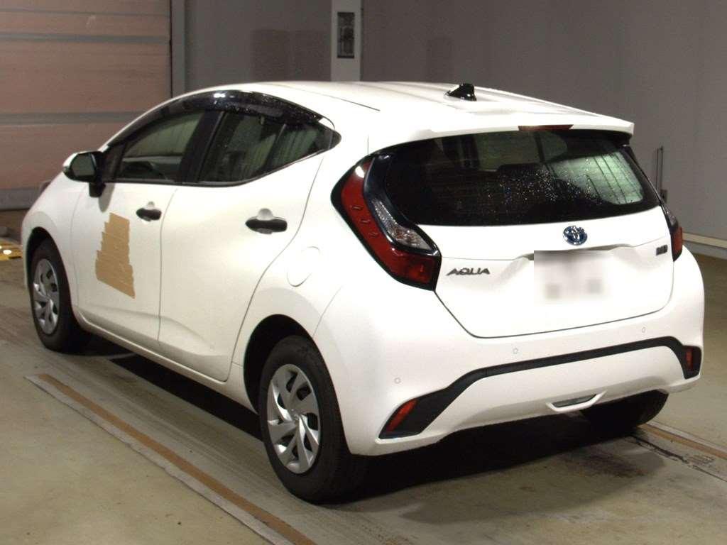 TOYOTA AQUA B Image 4