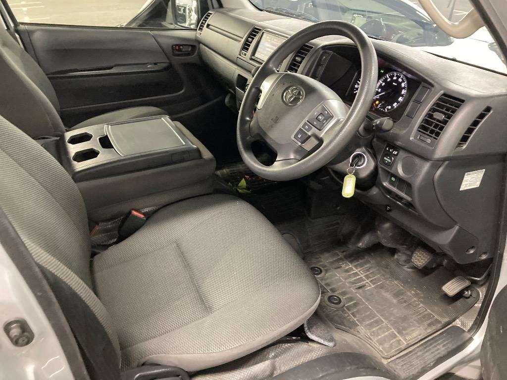 TOYOTA HIACE VAN LONGDX Image 3
