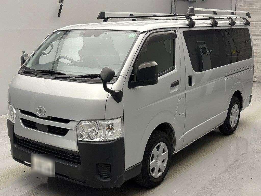 2022 Toyota HIACE 36,000 km
